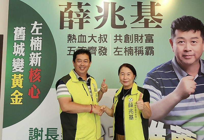百萬暢銷小說家凌煙(右)正式加入薛兆基競選團隊，出任「文藝顧問」。   圖：薛兆基初選競選總部/提供