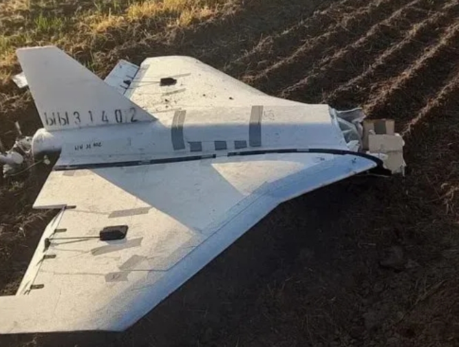 入侵波蘭領空遭到北約戰機擊落的無人機。   圖 : 翻攝自軍哥漫談