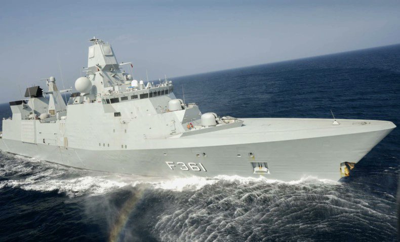 丹麥宣布,將派遣一艘巡防艦及兩架戰機赴波蘭協防。圖為丹麥皇家海軍的伊萬·休特菲爾德號巡防艦。 圖:翻攝自 X