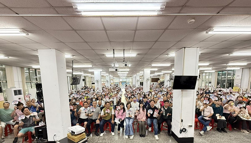 邱議瑩前新苓「傾聽共贏」座談會，吸引大批鄉親熱情參與，現場座無虛席。   圖：邱議瑩辦公室/提供