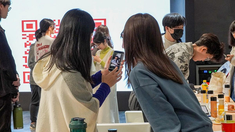 青年局「行銷大師養成計畫」首度推出短影音實戰工作坊，指導參與者從構思、拍攝到剪輯一次完成，強化新媒體創作實力。   圖：高雄市青年局/提供
