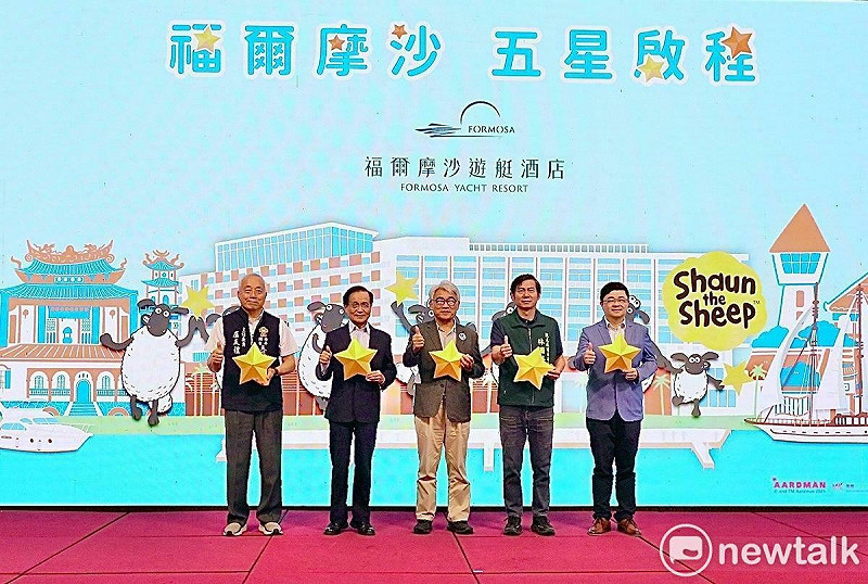 位於安平的福爾摩沙遊艇酒店，是臺南第一個以BOT方式興建的旅館，近日正式通過交通部觀光署「五星級旅館」認證，成為南市首家 BOT 五星級酒店，亦是全臺唯一同時擁有私人遊艇碼頭的五星級旅館，為旅宿產業再添亮點。   圖：台南市政府提供