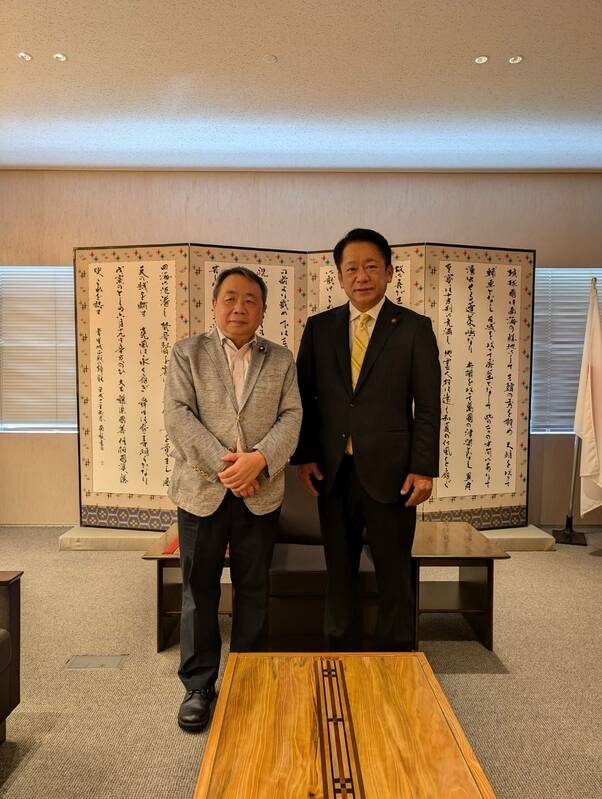 首位中國成年歸化人士參議員石平（圖左）。   圖：翻攝自Ｘ／石平 (參議院議員)