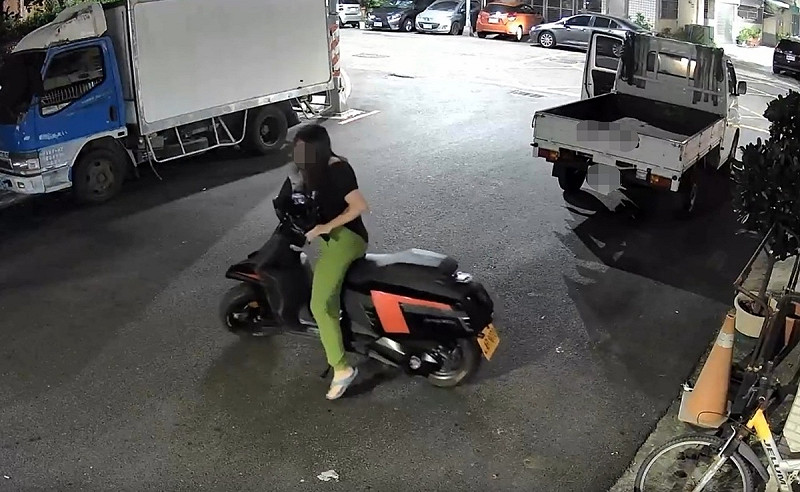 高雄一名女子擅自移動機車，車主氣炸報警。   圖：翻攝自Threads