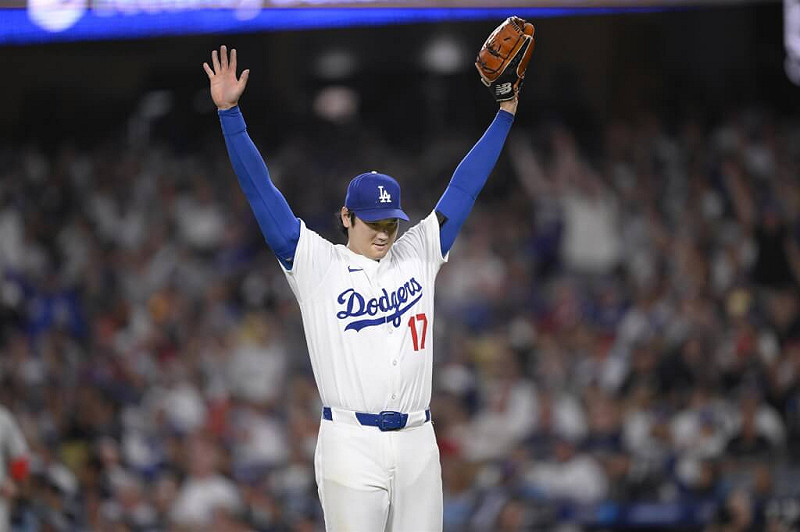 洛杉磯道奇隊大谷翔平成為美國職棒大聯盟史上首位單季50轟且以投手身分締造50次三振的球員。（共同社）   