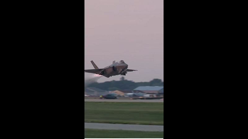 根據川普的命令，美國空軍的F-35戰機在加勒比海地區進行大規模演習，據報導，他們正準備對委內瑞拉境內深處實施精確打擊。   圖:翻攝自影片