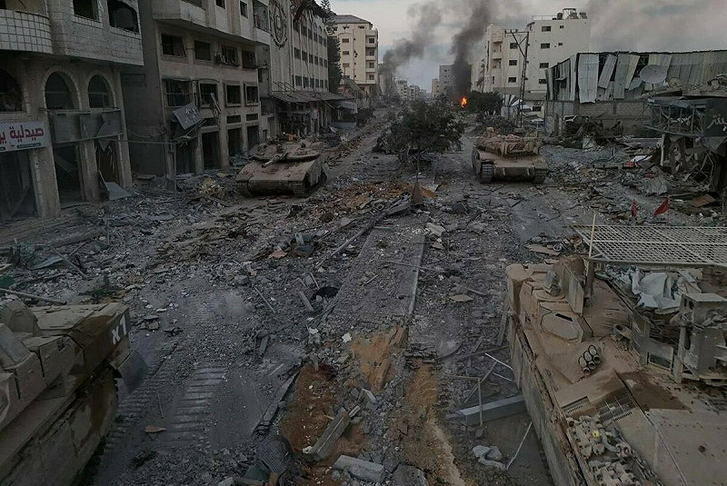 以色列國防軍（IDF）週二宣布，其空軍在過去一週內轟炸了 超過 850 個加薩的哈瑪斯目標，並聲稱擊殺「數百名恐怖分子」，目的在於摧毀哈瑪斯的武裝基礎設施，為進一步的地面戰鋪路。   圖:翻攝自X帳號@Israelwaronhama