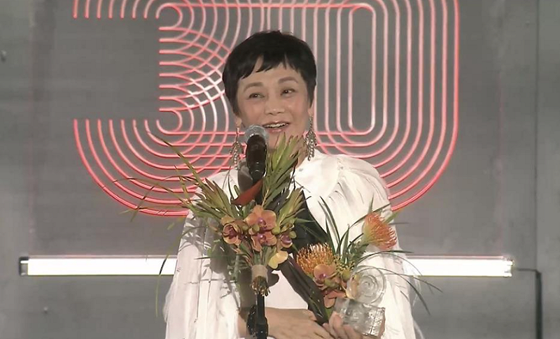 專為女性影人創立的「山茶花獎」由台灣女星張艾嘉獲得。   圖：翻攝自NAVER TV