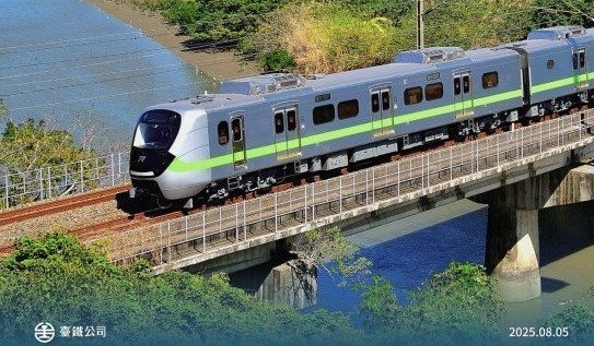 昨日起，台鐵印製的車票揭露每趟旅次碳排放量。   圖：台鐵公司提供