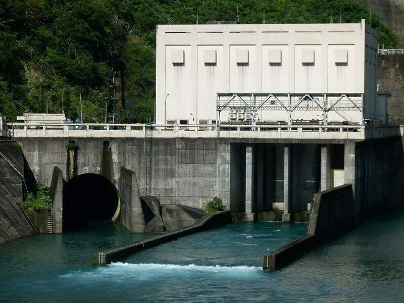 林口火力發電廠機組故障，影響電力供應，台電公司桂山電廠今天緊急請求台北市政府翡翠水庫管理局支援。   圖：翡翠水庫管理局／提供