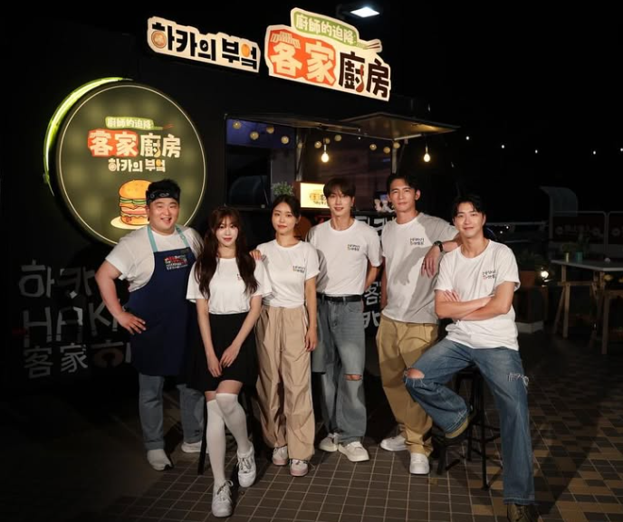 利特去年與溫昇豪、江宏傑等藝人共同主持台灣客家台節目《廚師的迫降：客家廚房》。   圖：翻攝自利特IG