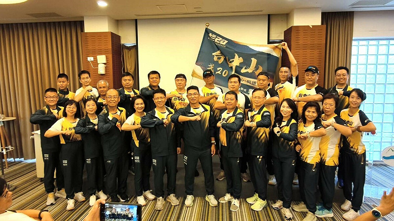 台中山戈20整裝待發，即將展開挑戰戈壁的壯闊旅程。   圖：孫家銘攝