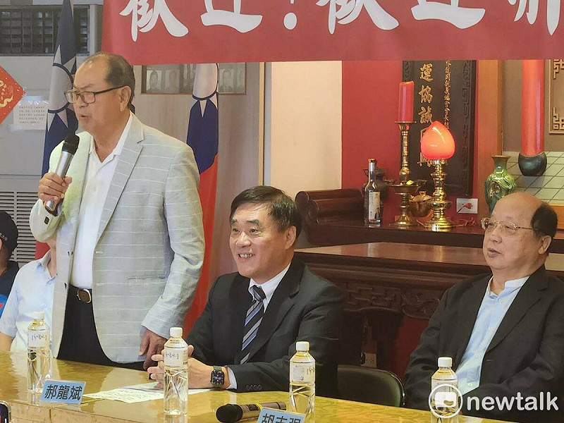 國民黨候選人郝龍斌在胡志強陪同下,拜會全國公教軍警消聯合總會。 圖:黃建豪/攝