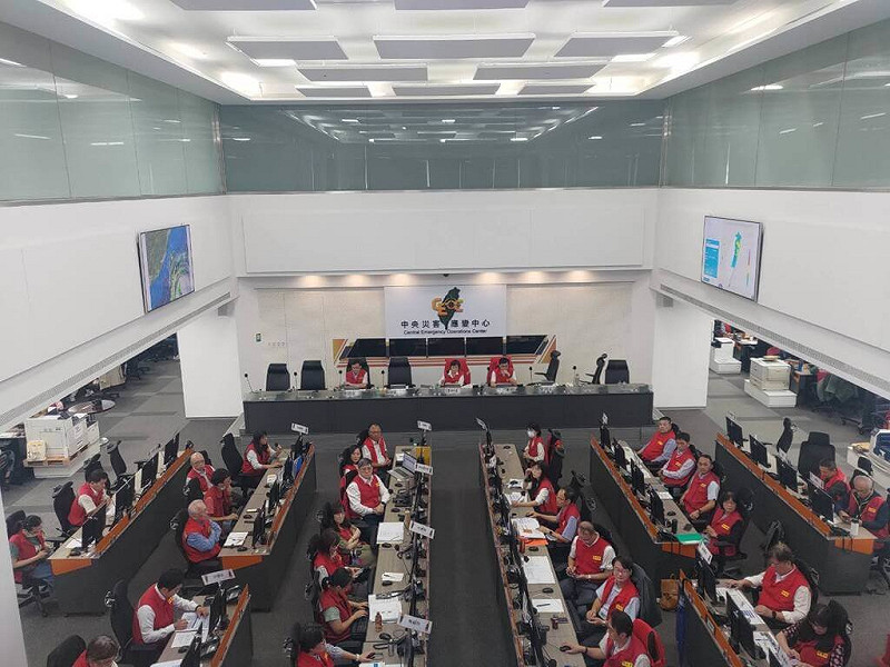 颱風樺加沙持續增強逼近台灣，中央災害應變中心22日表示，花蓮馬太鞍溪堰塞湖目前壩頂可能於24日溢流，上午已啟動3鄉鎮、1800戶撤離作業，另雪霸國家公園有2件7人失聯。（中央災害應變中心提供）中央社記者黃麗芸傳真 114年9月22日   