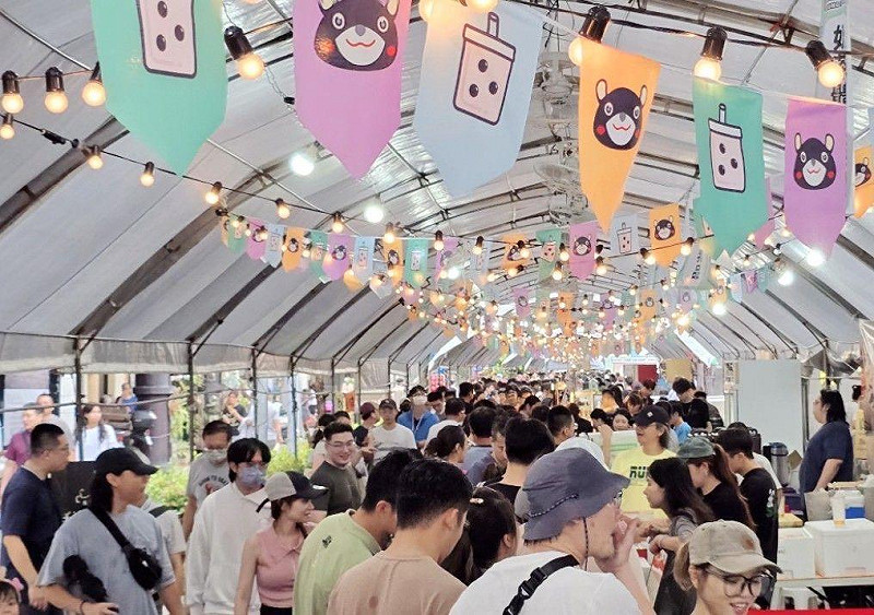 「2025高雄奶茶節」連續兩日活動吸引逾10萬人潮。 圖:高雄市觀光局/提供