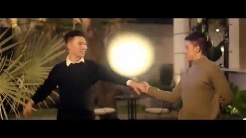德福最具代表性的作品 《More Than Love》，是一支描繪男男戀情的音樂錄影帶，在 YouTube 已突破 1.25 億次觀看。 圖:翻攝自影片