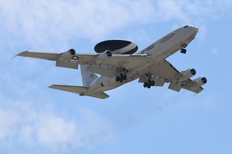 E-3 預警機自 1970 年代服役以來,一直是聯軍空戰管理的核心,但其老舊的波音 707 機體和過時技術,使維護成本在 2030 年代中期可能達到 100 億美元。 圖:翻攝自X帳號@SFJET147 E-3 預警機自 1970 年代服役以來,一直是聯軍空戰管理的核心,但其老舊的波音 707 機體和過時技術,使維護成本在 2030 年代中期可能達到 100 億美元。 圖:翻攝自X帳號@SFJET147