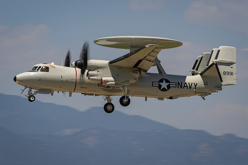 先前五角大廈提出依賴天基感測器與海軍 E-2 飛機的方案,風險極高。 圖:翻攝自X帳號@GDevorePhotos 先前五角大廈提出依賴天基感測器與海軍 E-2 飛機的方案,風險極高。 圖:翻攝自X帳號@GDevorePhotos