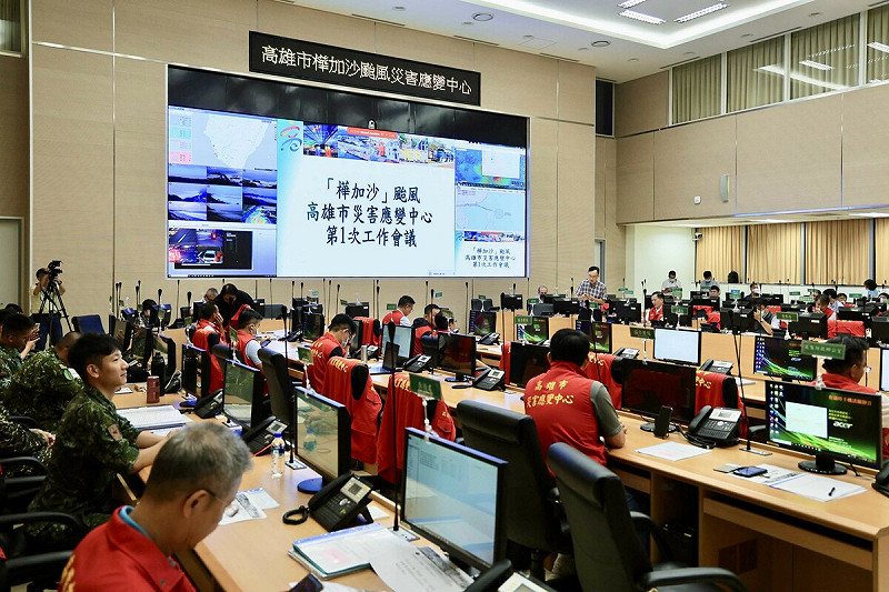 市政團隊召開樺加沙颱風第一次工作會議。   圖：高雄市政府/提供