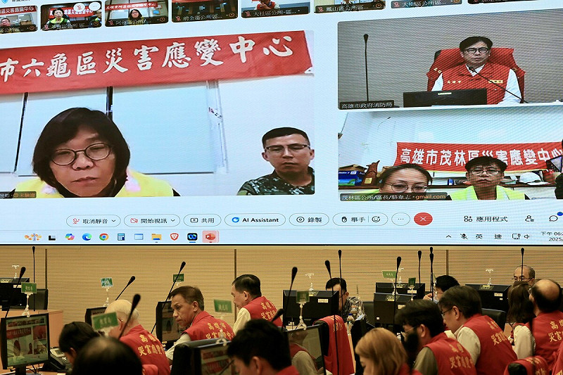 陳其邁與山區公所進行視訊，請市民務必提高警覺。   圖：高雄市政府/提供