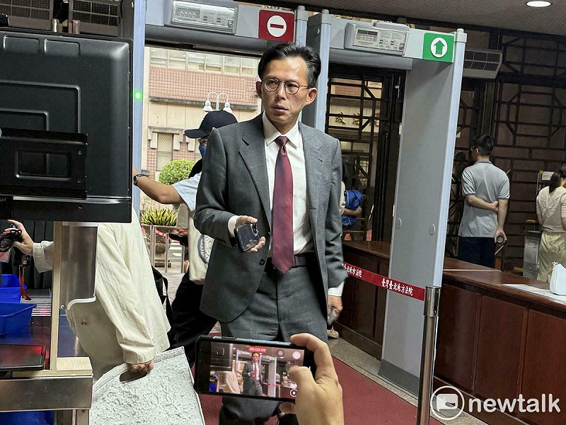 民眾黨主席黃國昌今赴台北地方法院旁聽前主席柯文哲案開庭。   圖：周煊惠 / 攝