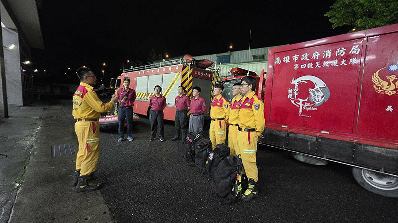 花蓮縣馬太鞍堰塞湖因崩塌引發災情，高雄市政府消防局特搜大隊已完成人員、器材及車輛整備，隨時待命前往支援。   圖：高雄市消防局提供