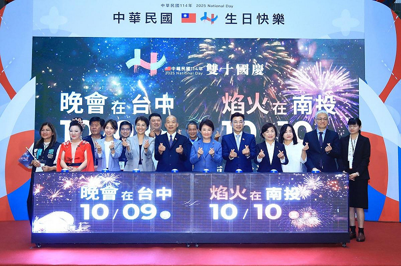 國慶晚會及焰火宣傳記者會，與會來賓大合影。   圖：台中市政府/提供
