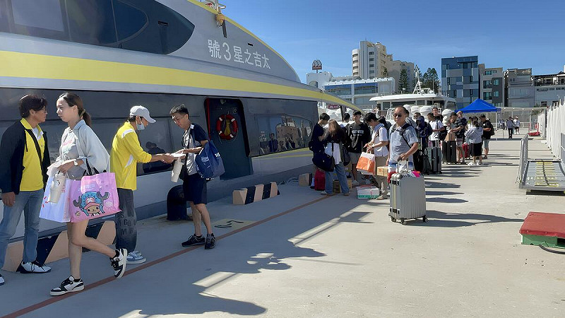 疏運期間旅客登船情形。   圖：航港局／提供