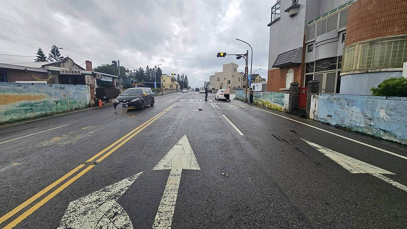 澎湖縣道204線興仁段3.58公里處，24日發生一起死亡車禍，高姓路人遭酒駕蔡姓駕駛撞傷，送醫急救不治，全案依法辦理，並報請地檢署相驗偵辦。（馬公分局提供）中央社  114年9月25日   
