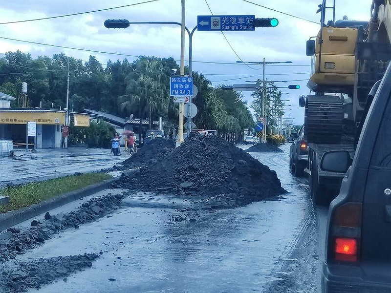 馬太鞍溪堰塞湖溢流釀災，花蓮縣警察局呼籲，民眾接獲捐款邀請或募款訊息，如有疑慮可與當地縣市政府、鄉鎮市區公所或社會救助機構聯絡查證，不要依賴單一訊息或簡訊指示行動。（花蓮縣警察局提供）中央社記者吳玟嶸傳真　114年9月25日   