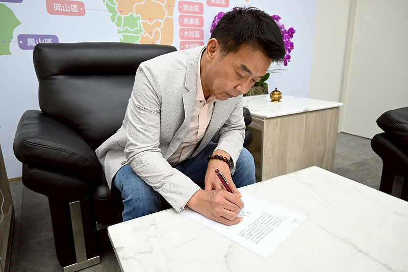 許智傑面對樺加沙颱風帶來的重大災損，直接提出修法提案，照顧我國東南部受災區域。   圖：許智傑競選辦公室/提供