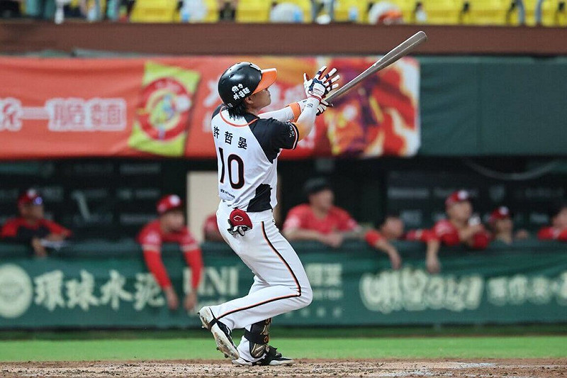 中職統一7-ELEVEn獅隊25日例行賽打線發揮，許哲晏（圖）全場2安包含1記全壘打、貢獻4分打點，助隊以8比2拿下近期2連勝。（統一獅隊提供）中央社記者謝靜雯傳真 114年9月25日   