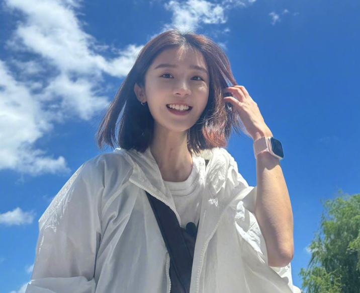 宋伊人被傳出與于朦朧的死有關，隨著輿論發酵，宋伊人出演的新戲遭到製作單位換角。   圖：翻攝自宋伊人微博