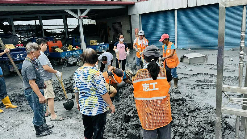 民進黨各地黨公職積極支援花蓮光復鄉救災與災後復原工作。   圖：民進黨提供