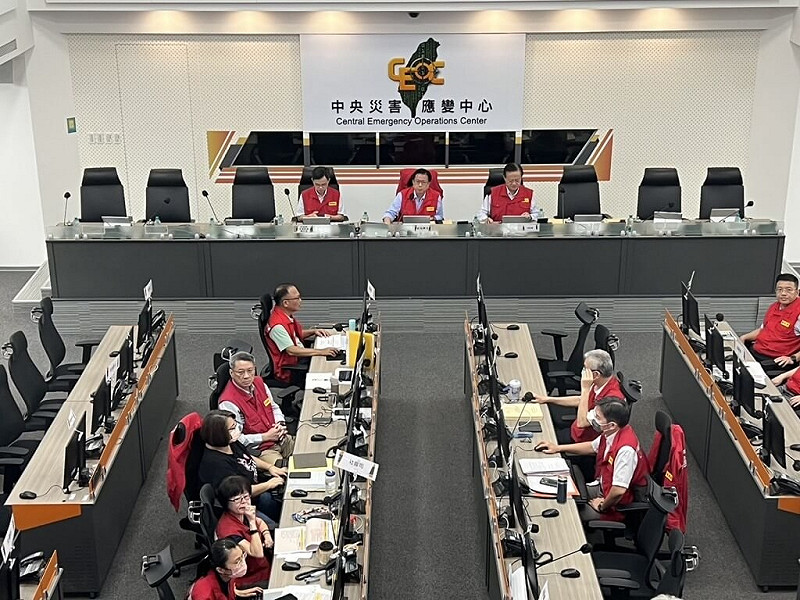 中央災害應變中心27日召開花蓮馬太鞍溪堰塞湖專案會議，中央災變中心表示，將持續協助災區復原清理環境、及協助前往當地救援志工交通疏導等作為。（中央災變中心提供）中央社記者劉建邦傳真　114年9月27日   