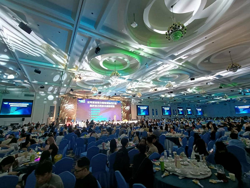 品茉兒集團在台中臻愛花園飯店舉辦年會暨表揚大會活動。   圖：唐復年/攝