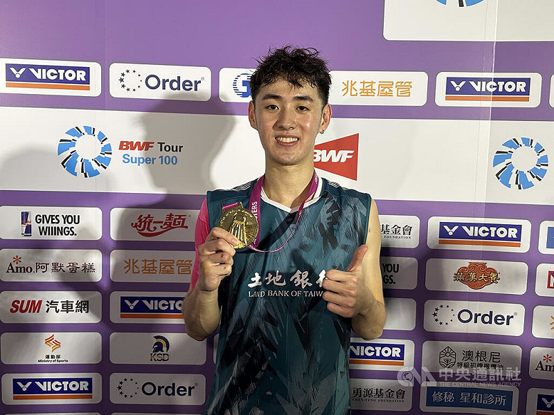 效力於合庫球團的澎湖小子王柏崴（圖）28日在BWF超級100的高雄羽球大師賽上演逆轉秀，順利奪下男單冠軍。中央社記者黎建忠攝　114年9月28日   