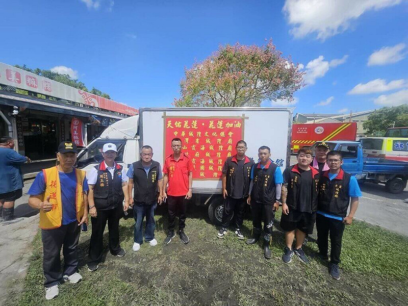 花蓮縣馬太鞍溪堰塞湖溢流釀災，中華城隍文化總會集資2萬個便當經費，26日起委請花蓮市餐館製作，透過小貨車送至光復鄉災區，近3天已送出7500個便當。（中華城隍文化總會提供）中央社記者王朝鈺傳真　114年9月28日   