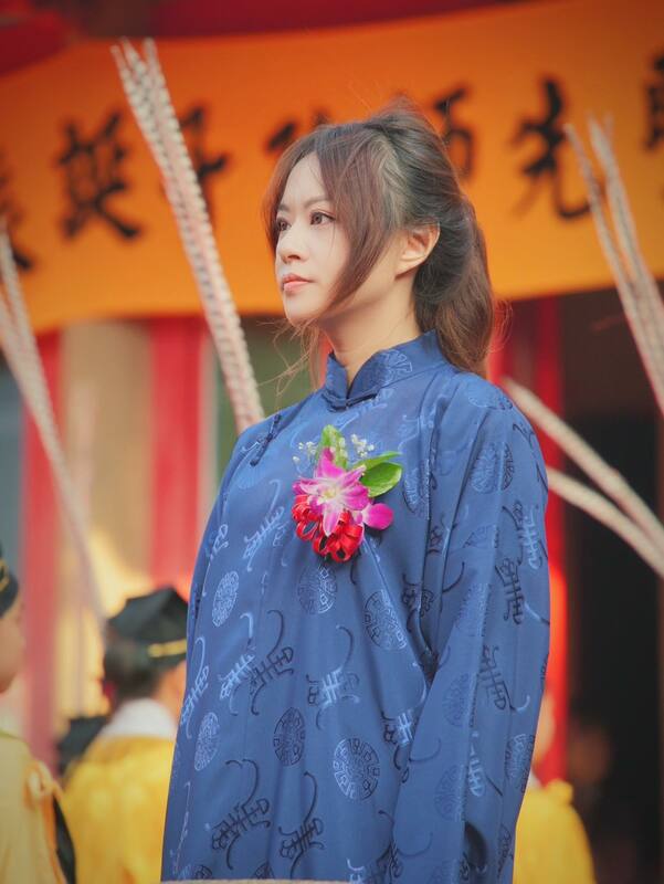 教師節祭孔典禮後，新竹市府民政處長施淑婷發文稱「打罵教育才是台灣競爭力的根基」。   圖：施淑婷臉書粉專