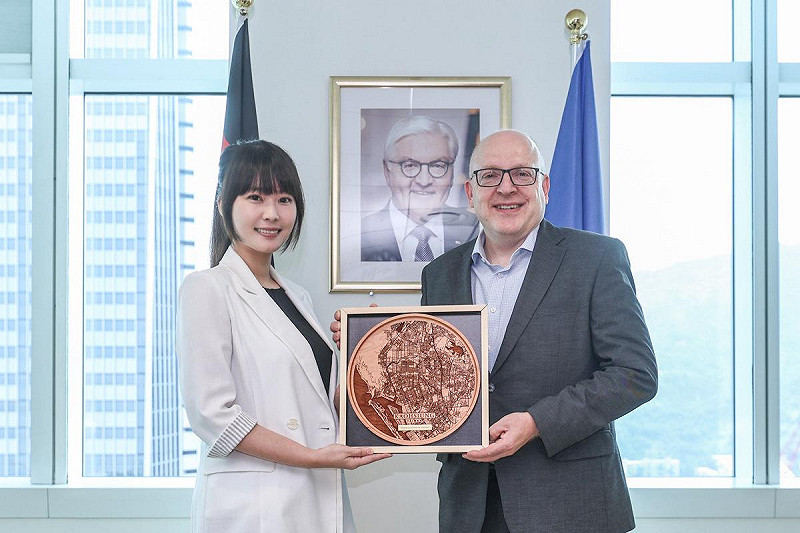 張硯卿(左)在德國在台協會大力促成下，與Sven Schulze(右)進行會晤。   圖：高雄市行國處/提供