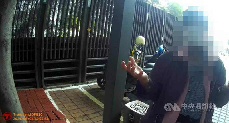 台中警方日前偵辦1件詐騙案時，與被害人合作誘出車手70歲陳姓女子（圖）逮捕。檢方偵辦後，依組織、詐欺等罪嫌將陳女起訴，且認定她未全盤坦認犯行，向法院求處1年2月以上徒刑。（翻攝照片）中央社記者蘇木春傳真  114年9月29日   