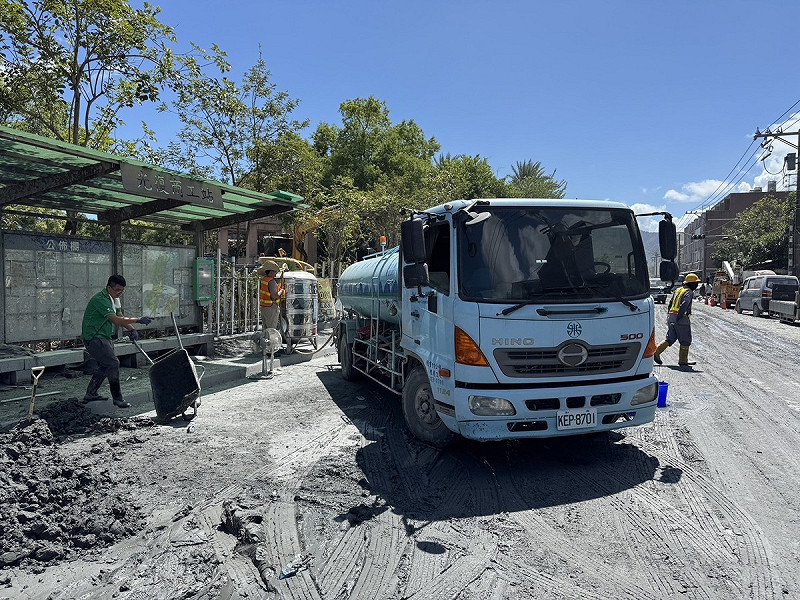 為減輕居民不便，台水公司供水站由13處增至23處，水車由13部增加至28部。   圖：經濟部／提供