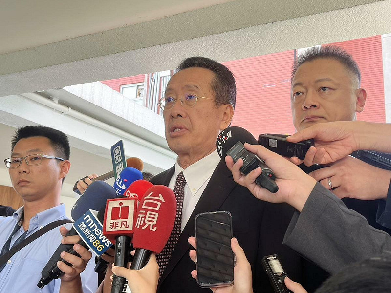 國防部長顧立雄今日坦言，海鯤號11月交艦有挑戰性。   圖：金大鈞/攝