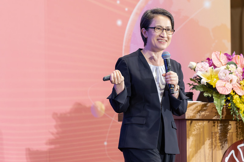 蕭美琴出席國立台灣師範大學通識教育講座，並以「在世界局勢中，看見青年主場」為題發表演說。   圖：總統府提供