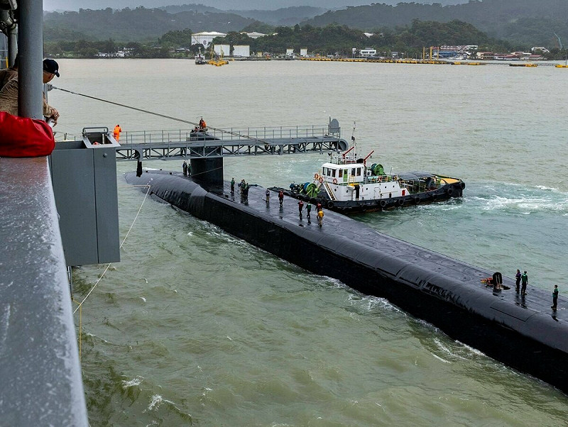 一艘可搭載 154 枚「戰斧」陸攻巡弋飛彈的美國海軍飛彈潛艦，上週抵達菲律賓進行港口訪問。   圖：翻攝US NAVY