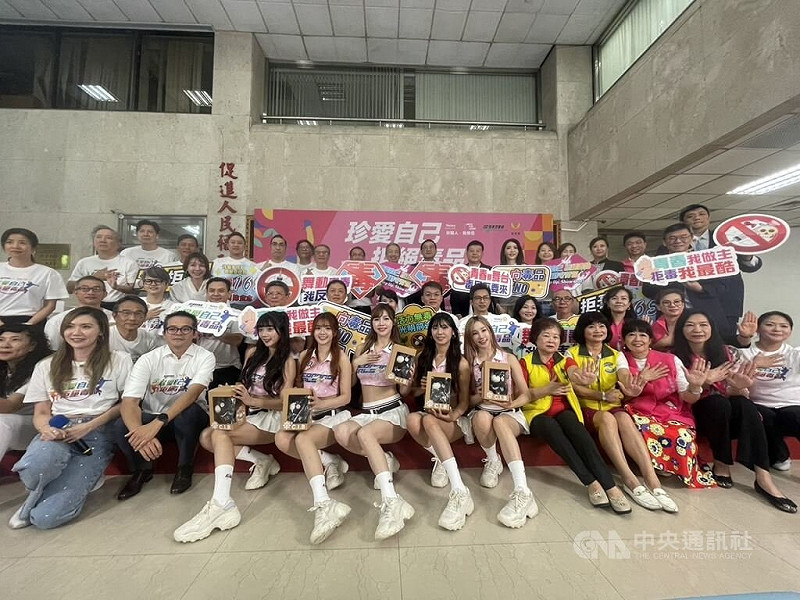 刑事局攜手國際扶輪社，將在10月舉辦「反毒識詐公益街舞大賽」，30日特別邀請台灣職業籃球大聯盟TPBL啦啦隊「浪LIVE電豹女」熱舞響應。中央社記者黃麗芸攝 114年9月30日   
