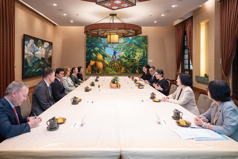  蕭美琴接見美國農業部貿易及對外農業事務次長林德柏格（Luke Lindberg）一行。 圖：總統府提供 