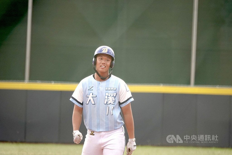大溪高中青棒隊林珺希（圖）結束U18世界盃賽事後遭遇打擊低潮，不過1日在2025桃園市第10屆桃園盃國際棒球錦標賽青棒組冠軍戰成功轟出3分砲，可惜球隊終場無緣勝利，拿下亞軍。中央社記者謝靜雯攝　114年10月1日   