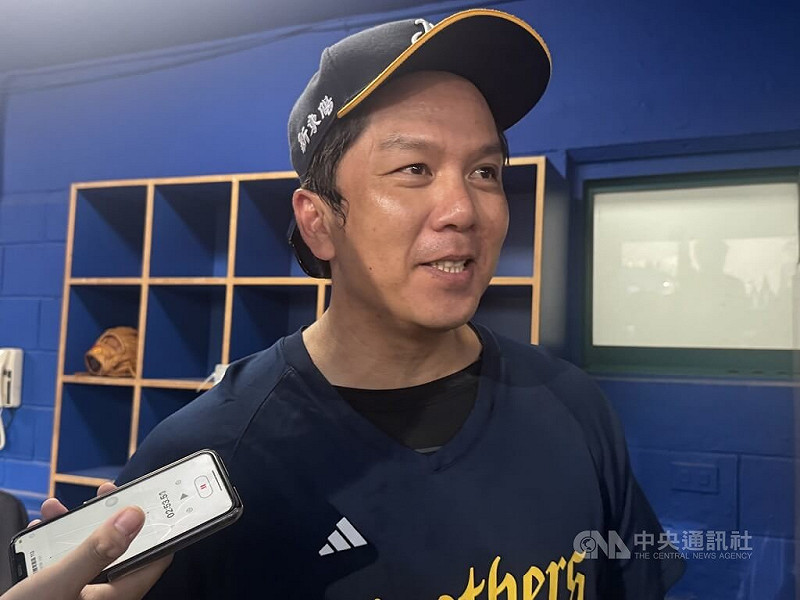 中華職棒中信兄弟隊退役球星周思齊（圖）家鄉就位在花蓮縣光復鄉大同村，也是馬太鞍溪堰塞湖溢流受災戶。他1日受訪時表示，目前災區狀況不太好，盼後續集結更多力量幫助家鄉修繕。中央社記者楊啟芳攝  114年10月1日   
