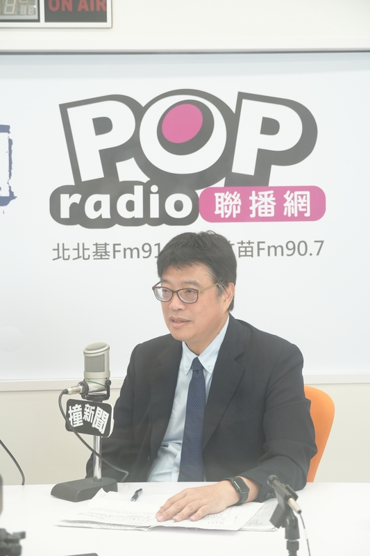 大陸委員會主委邱垂正今（2）日上午接受媒體人黃暐瀚廣播節目專訪。   圖：《POP撞新聞》提供